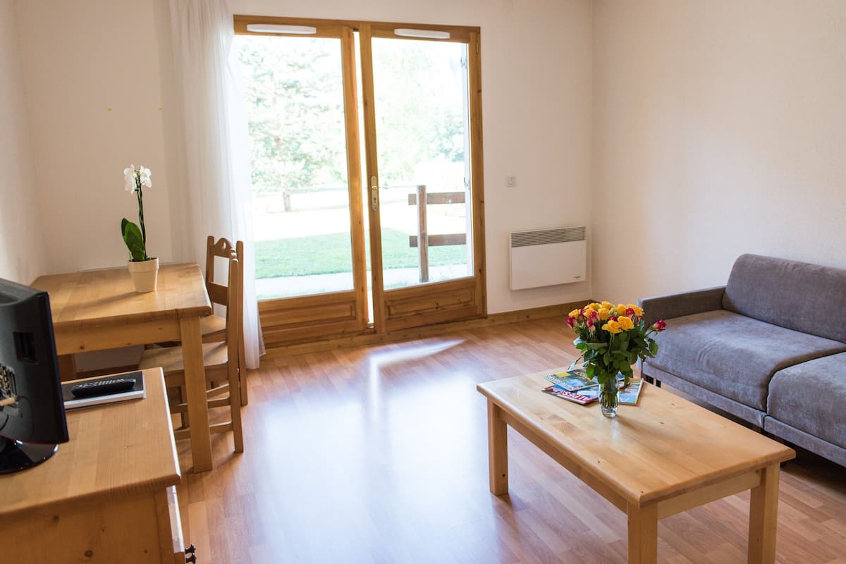 1 bedroom, individually decorated, individually furnished