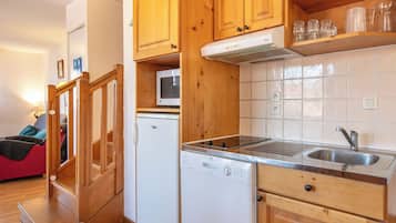 Appartement 4 pièces avec coin nuit 12 personnes | Cuisine privée | Réfrigérateur, micro-ondes, plaque de cuisson, lave-vaisselle