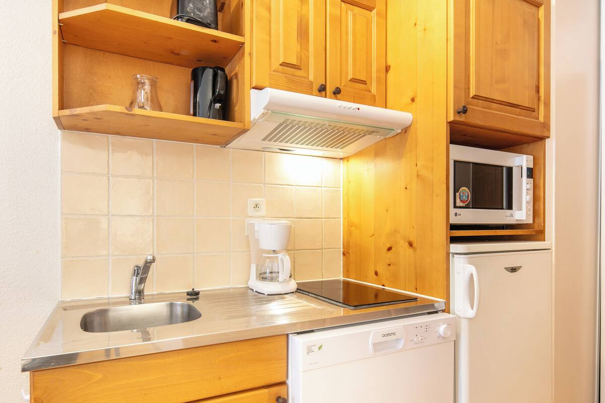 Studio 2 personnes | Private kitchen | Fridge, microwave, stovetop, dishwasher