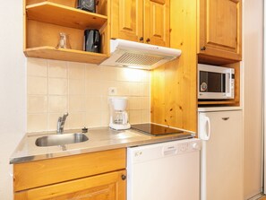 Private kitchen - Vacancéole - Résidence Le Birdie (Giez)