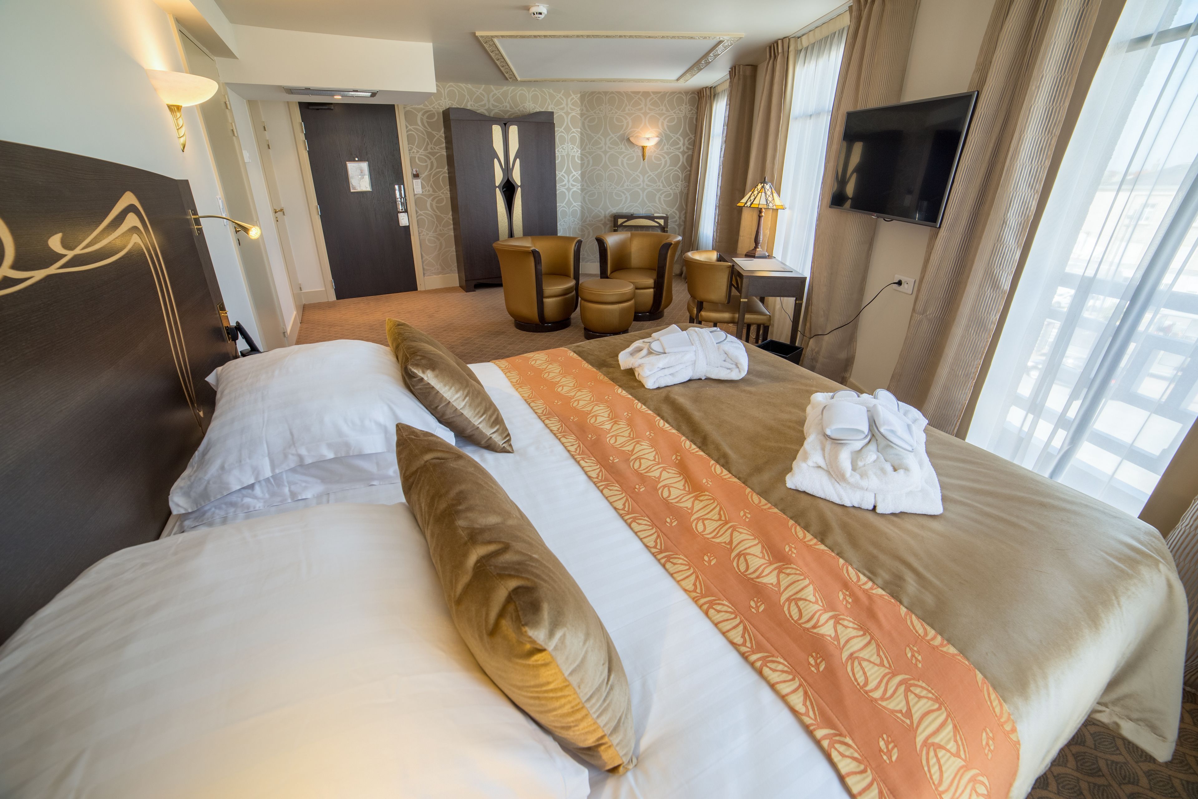 premium bedding, in-room safe, soundproofing, cots/infant beds