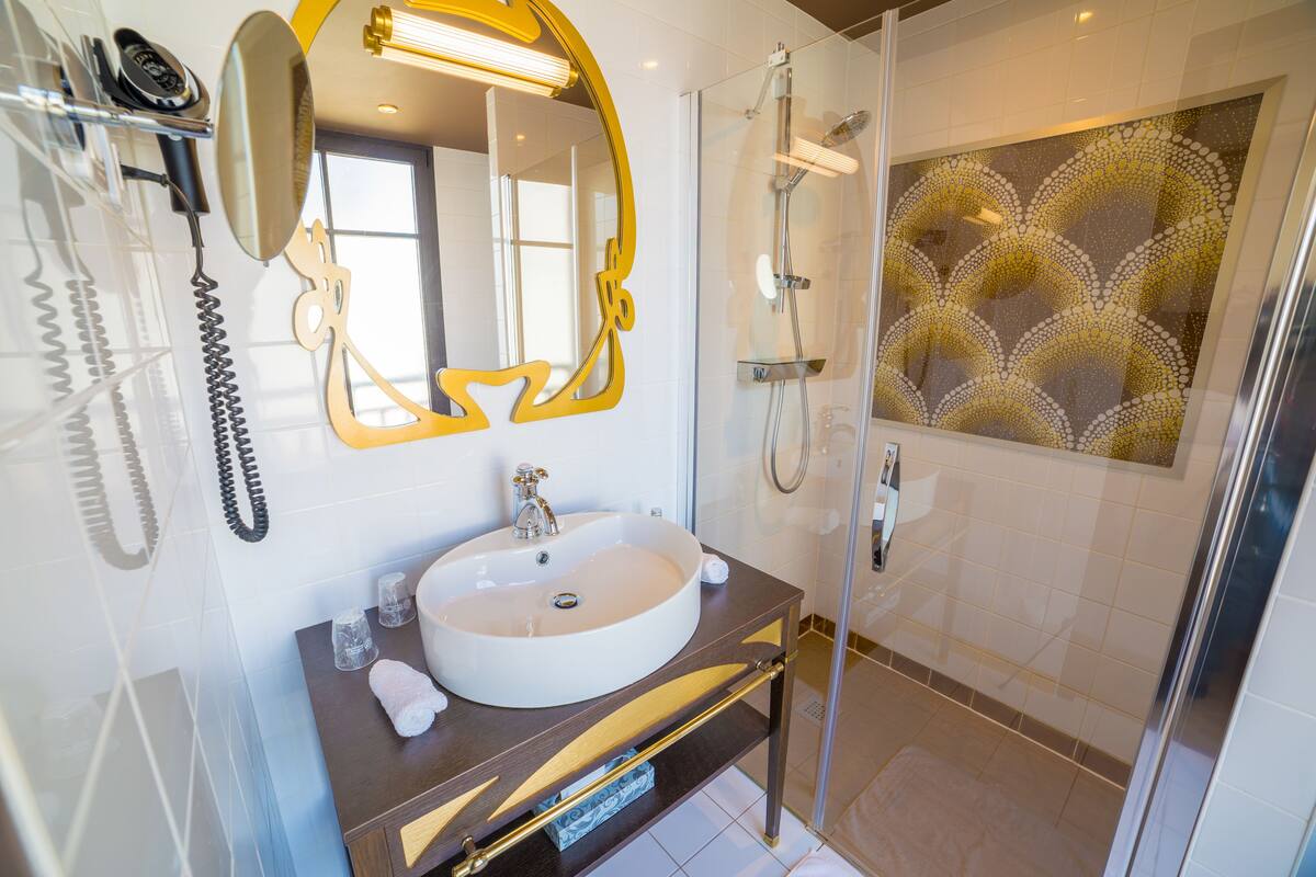 eco-friendly toiletries, hair dryer, towels