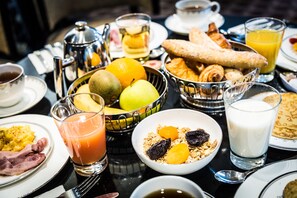 Daily buffet breakfast for a fee