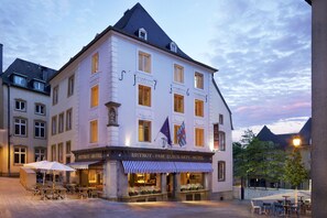 Front of property - evening/night - Hotel Parc Beaux Arts (Luxembourg City)