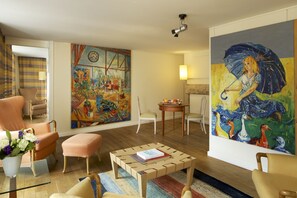 Habitación | 1 dormitorio, ropa de cama de alta calidad, minibar y caja fuerte