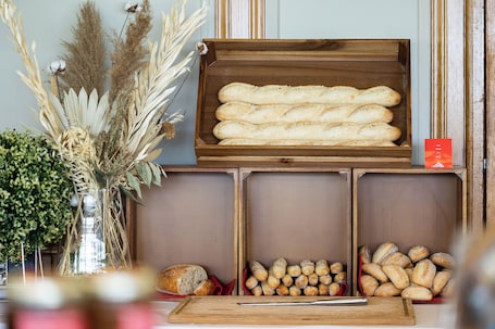 Daily buffet breakfast (EUR 9 per person)