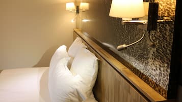 Chambre Double ou avec lits jumeaux | Literie de qualité supérieure, bureau, rideaux occultants