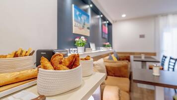 Café da manhã com buffet todos os dias mediante uma taxa