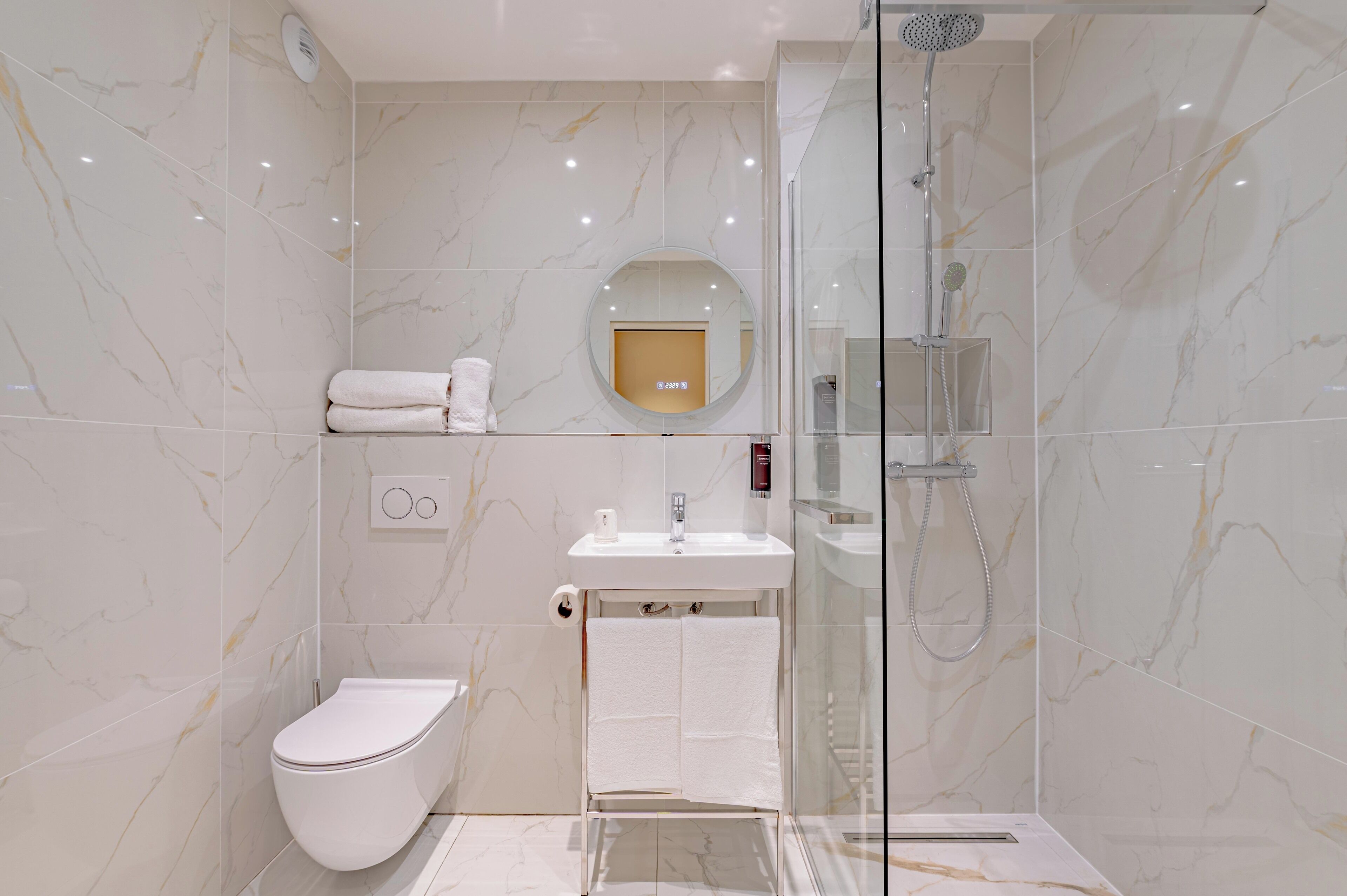 shower, free toiletries, hair dryer, towels