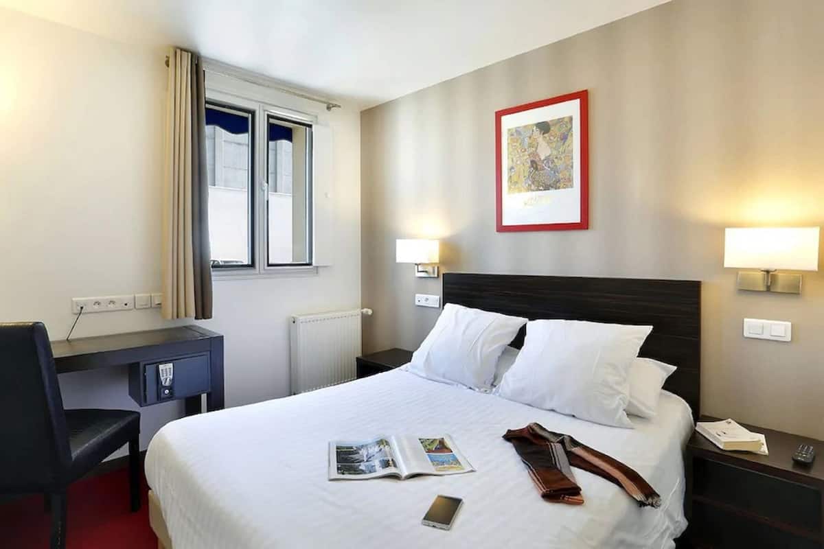 Double Room | Desk, laptop workspace, soundproofing, iron/ironing board
