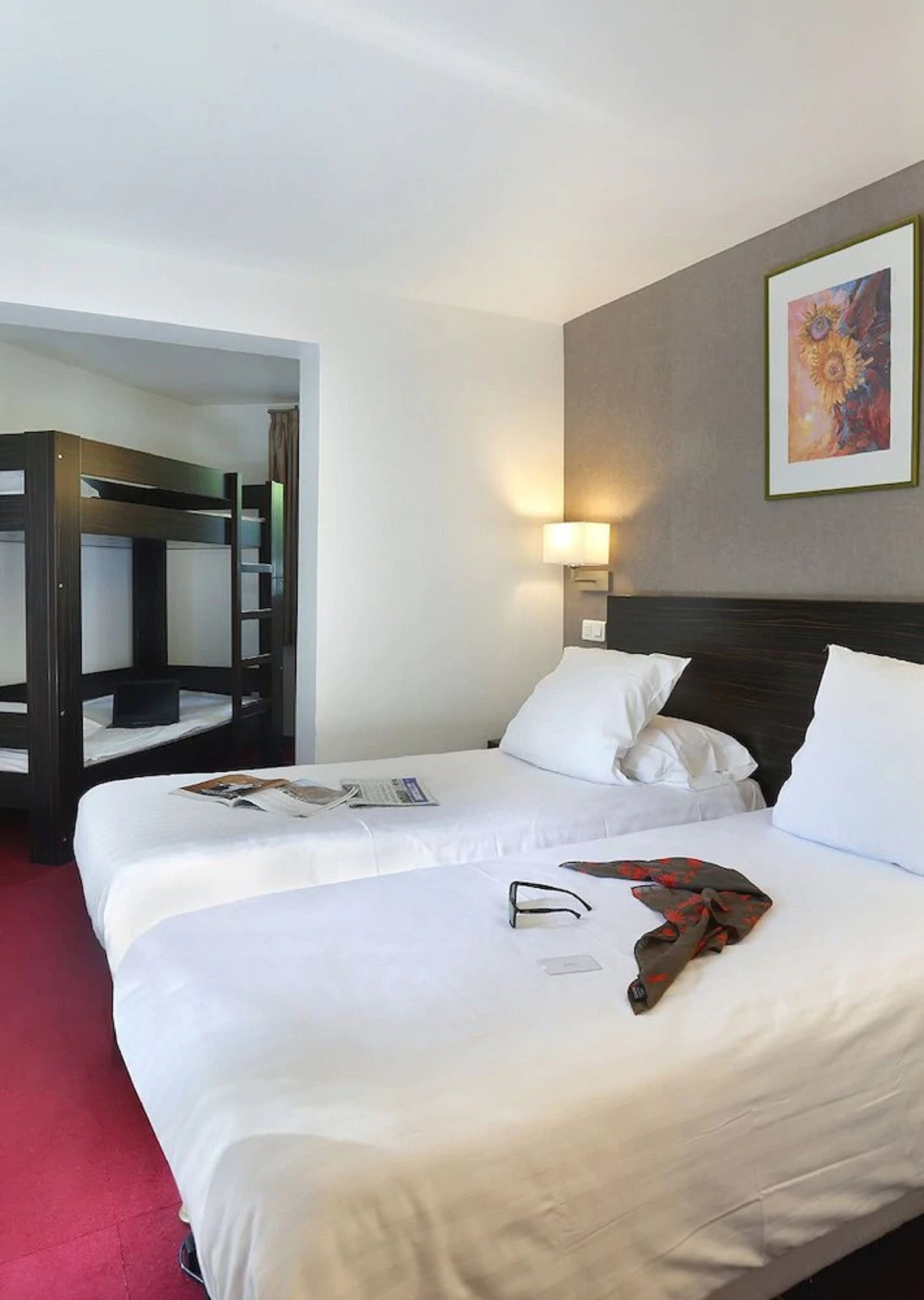 Habitación cuádruple | Escritorio, espacio para trabajar con laptop y insonorización 