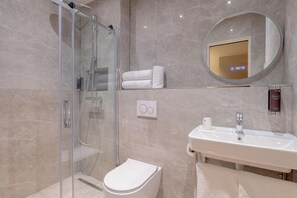 Desk, laptop workspace, soundproofing, iron/ironing board - Grand Hôtel Senia (Orly)