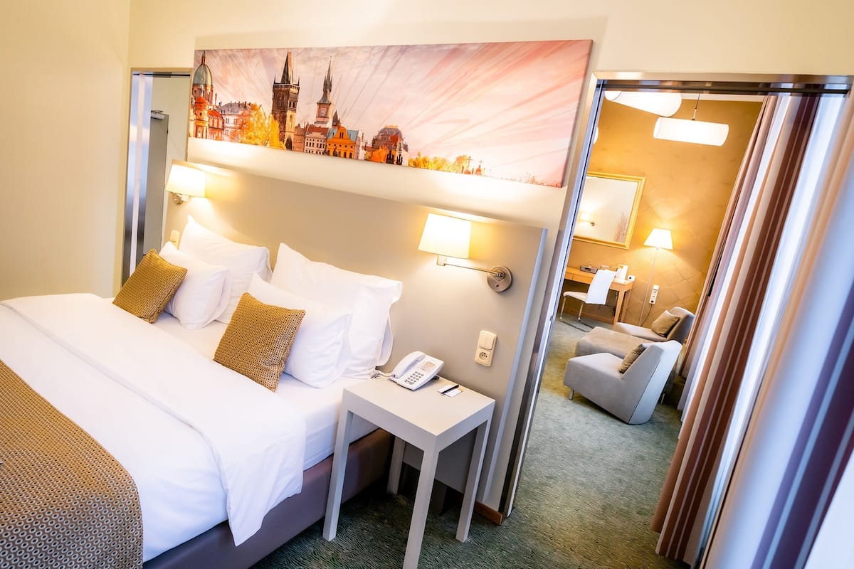 Premium bedding, pillow-top beds, minibar, in-room safe