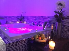 Kapalı spa küveti