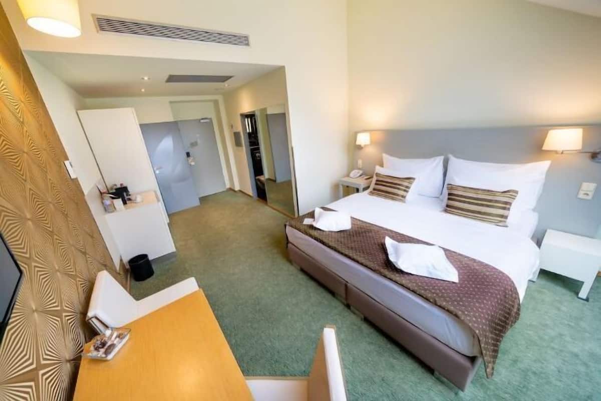Literie de qualité supérieure, surmatelas, minibar