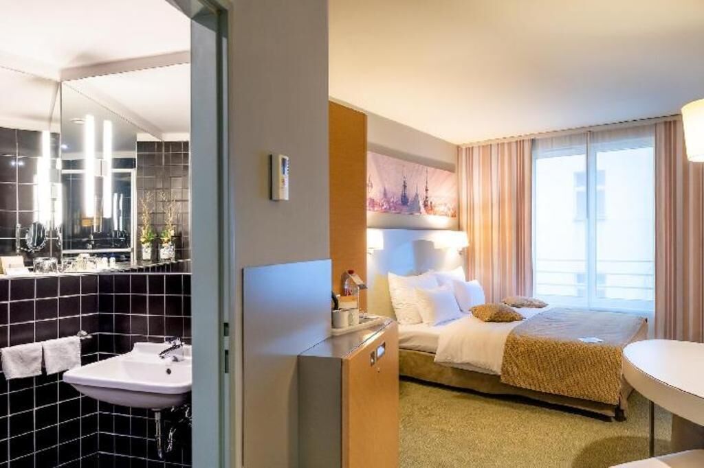 Premium bedding, pillowtop beds, minibar, in-room safe