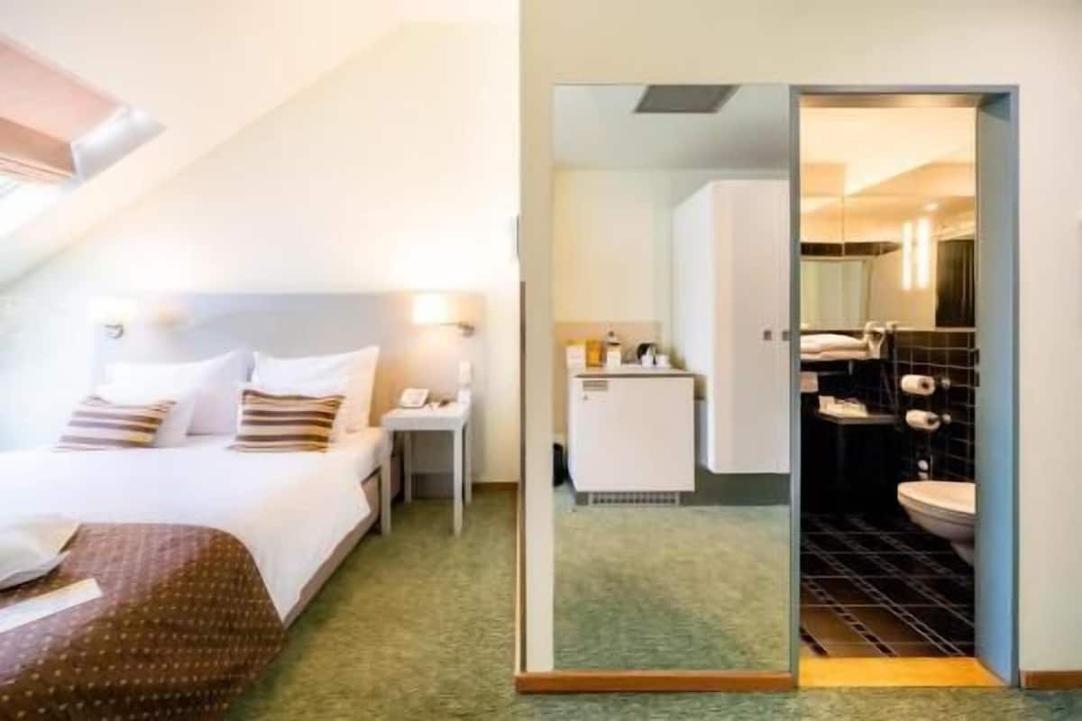 Premium bedding, pillow-top beds, minibar, in-room safe