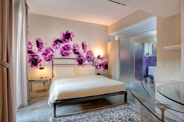 Dundyner, minibar, safe på rommet og skrivebord