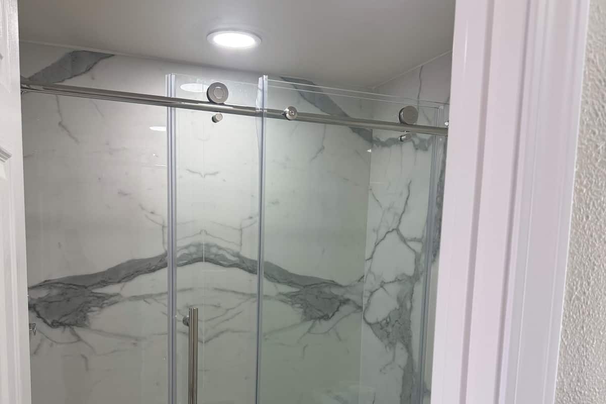 Standard Room, 1 Queen Bed | Bathroom | Bathtub, hair dryer