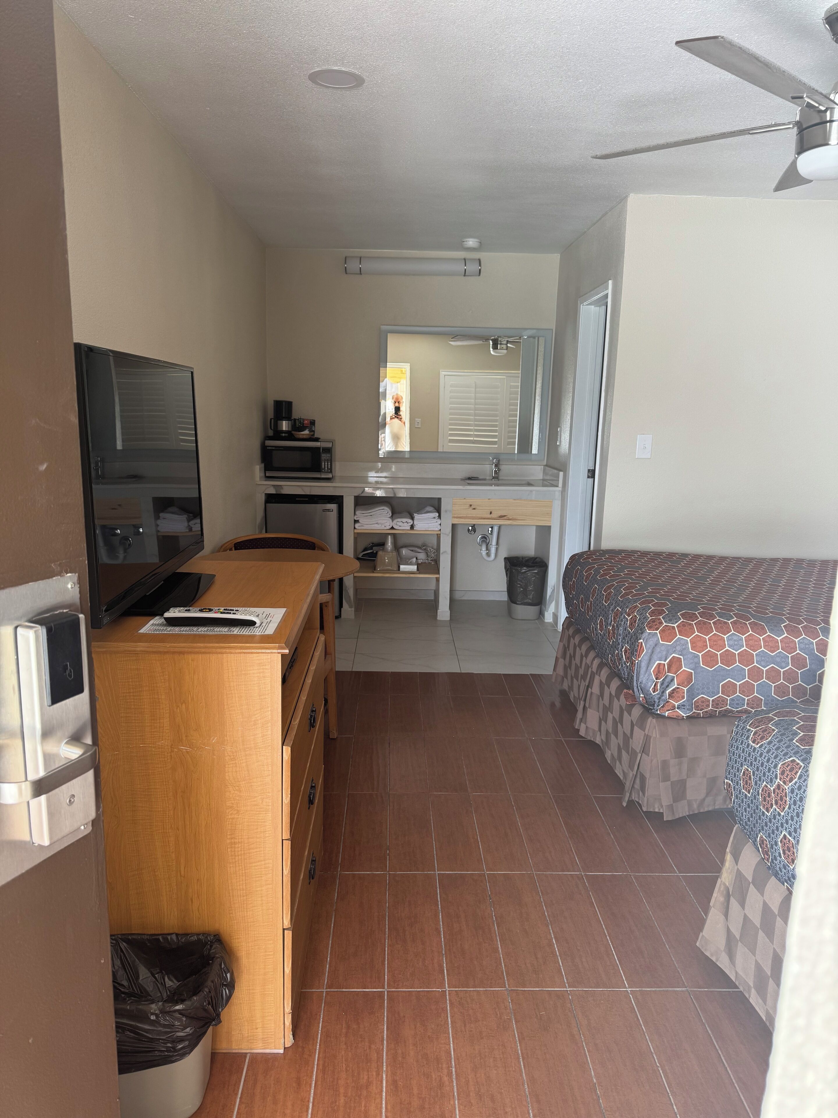Standard Room, 2 Double Beds | Bathroom | Hair dryer, towels, soap, shampoo