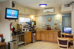 Desayuno continental gratuito y diario