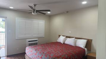 Standard Room, 1 King Bed | Desk, iron/ironing board, rollaway beds, free WiFi