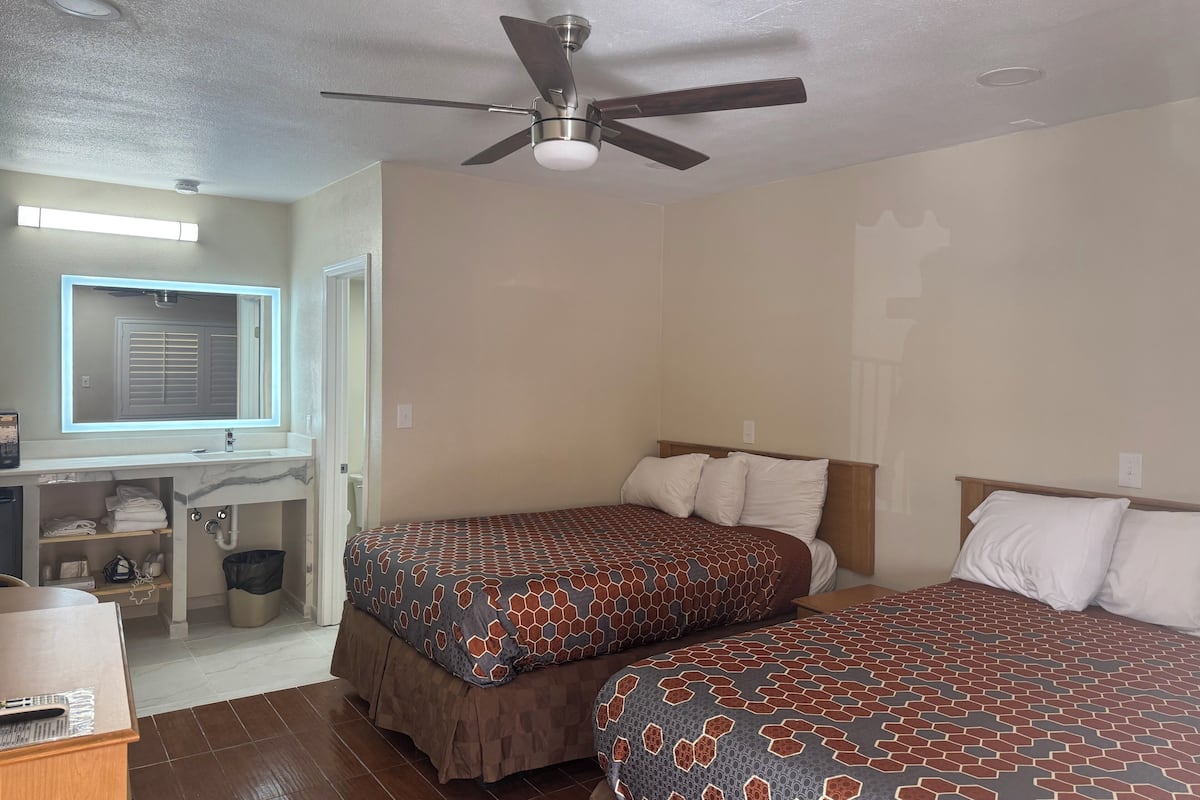 Standard Room, 2 Double Beds, Smoking | Bathroom | Bathtub, hair dryer
