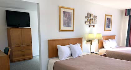 Budget Host Cloverland Motel