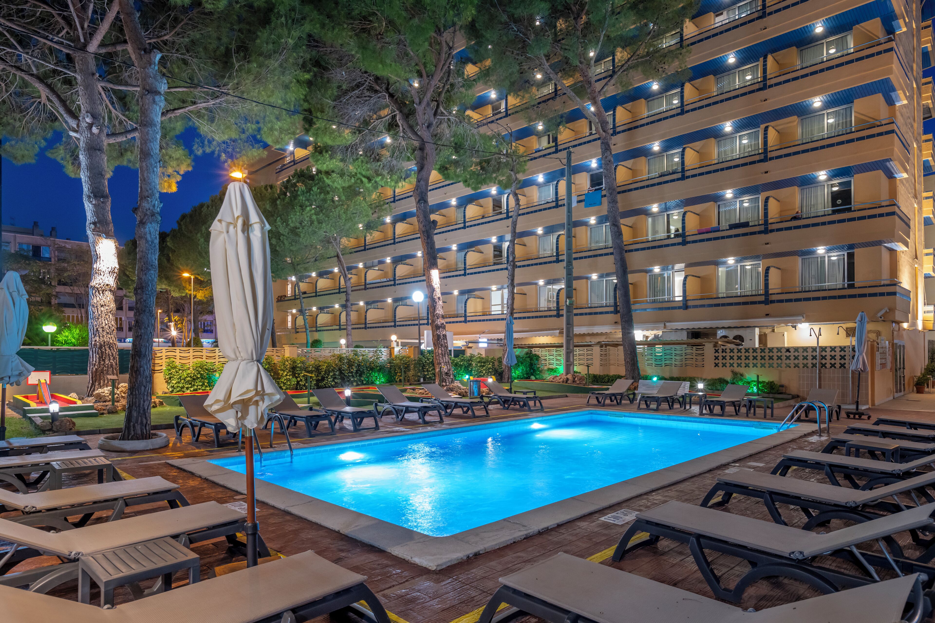 outdoor pool, pool umbrellas, pool loungers