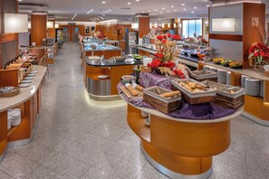 Breakfast, lunch and dinner served  - 4R Playa Park (Salou)