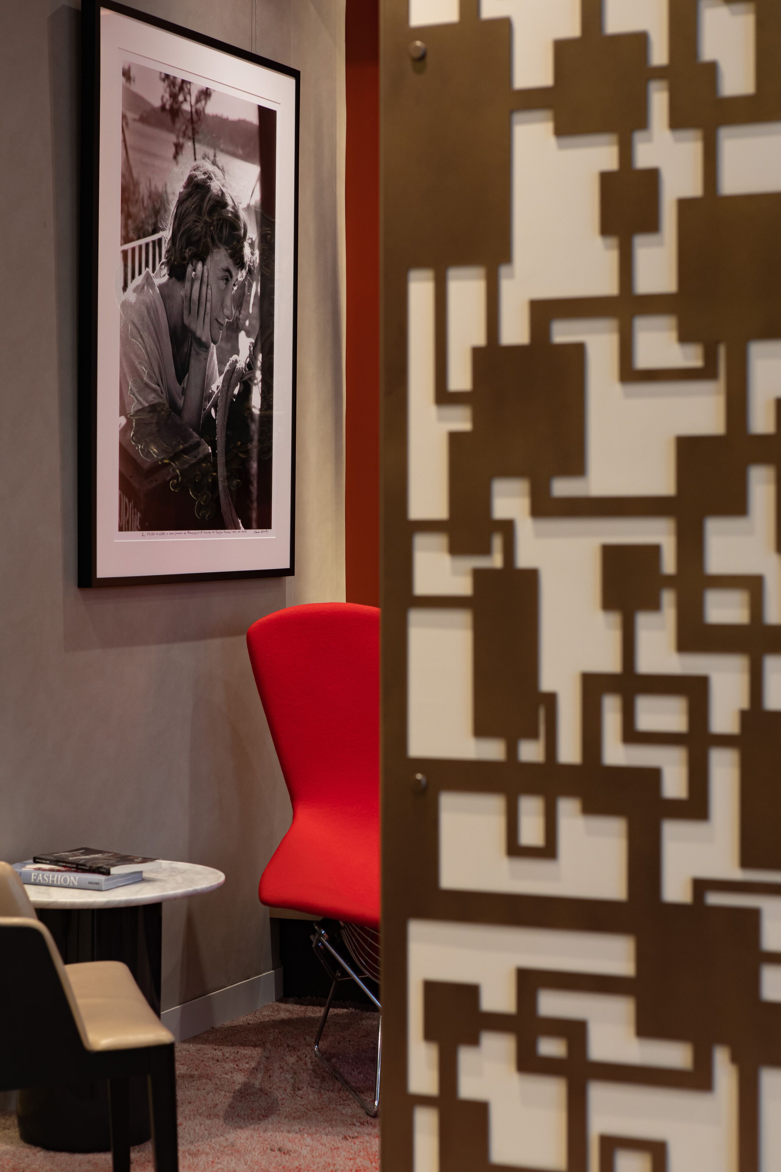 37-inch plasma tv with cable channels, tv, streaming services