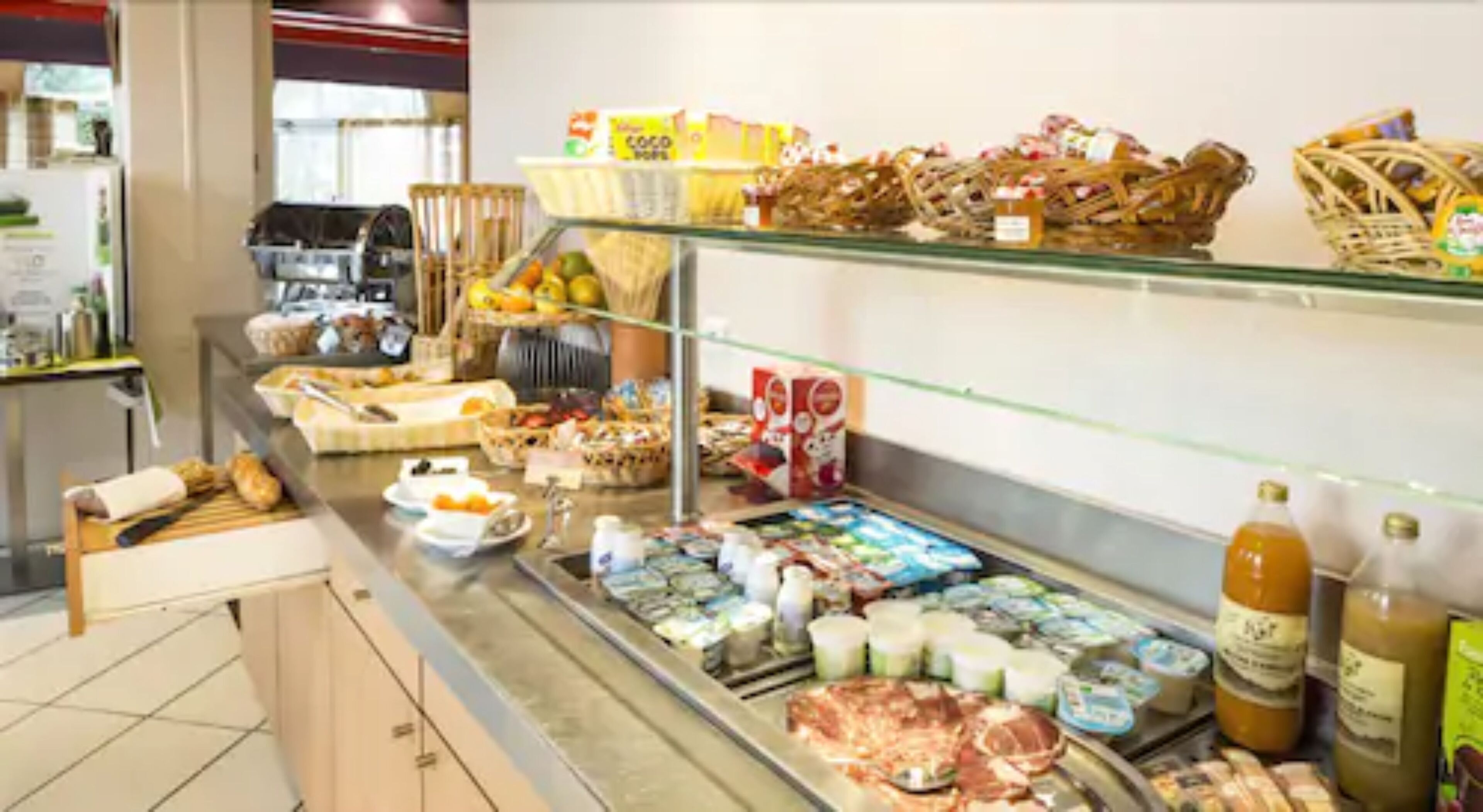 Daily buffet breakfast for a fee