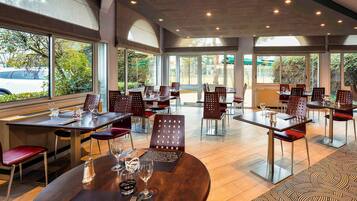 Déjeuner et dîner servis sur place