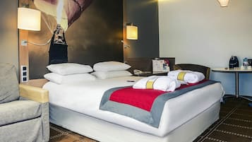 Privilege, Phòng, 1 giường đôi và sofa giường | Bộ đồ giường cao cấp, minibar, két bảo mật tại phòng, bàn