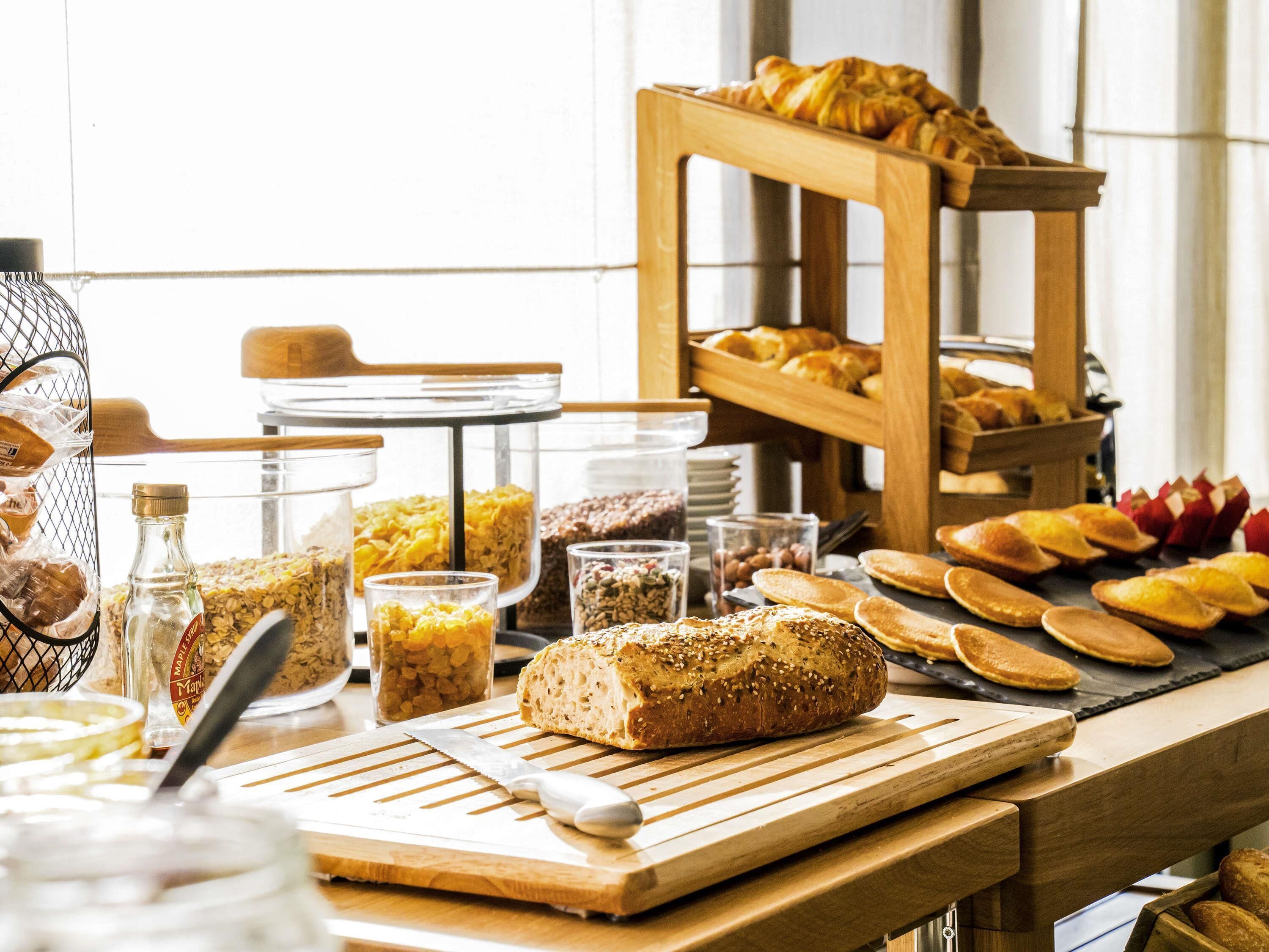Daily buffet breakfast for a fee
