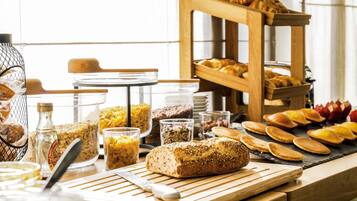 Daily buffet breakfast for a fee