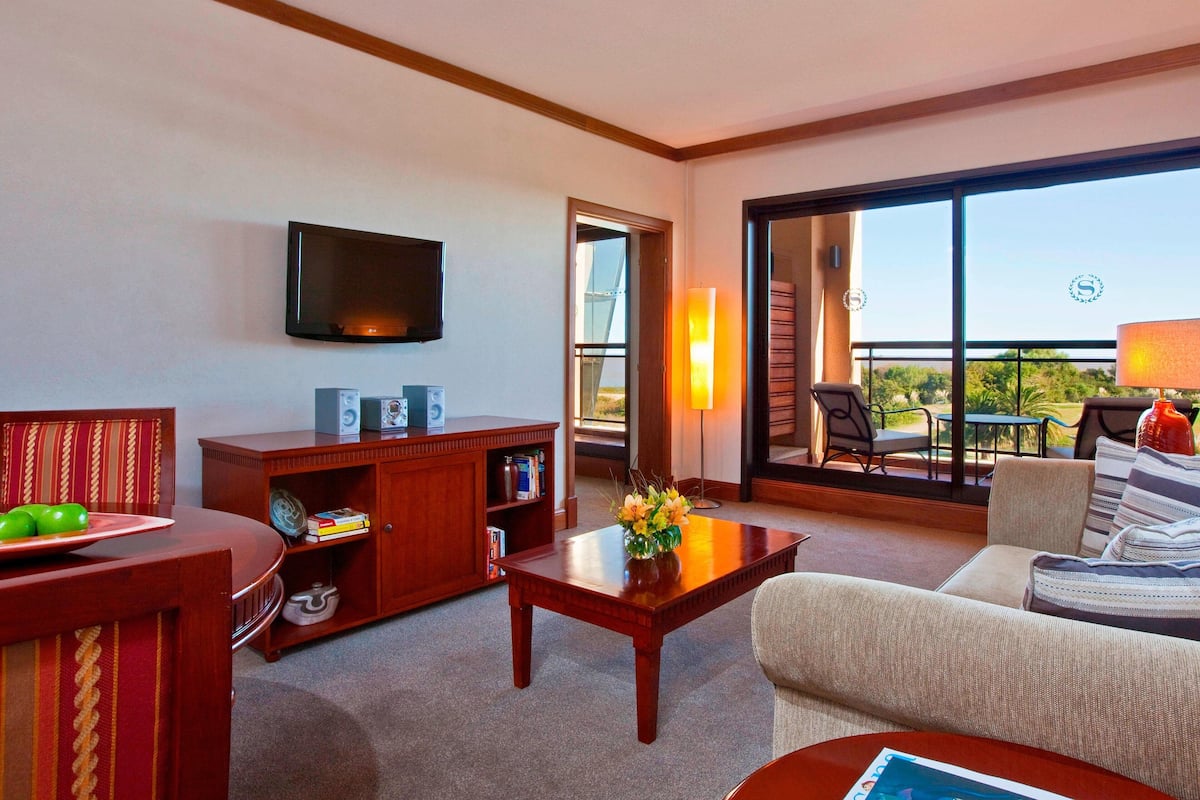 Junior Suite, 1 King Bed, River View (Balcony)