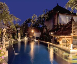 Outdoor pool, pool loungers