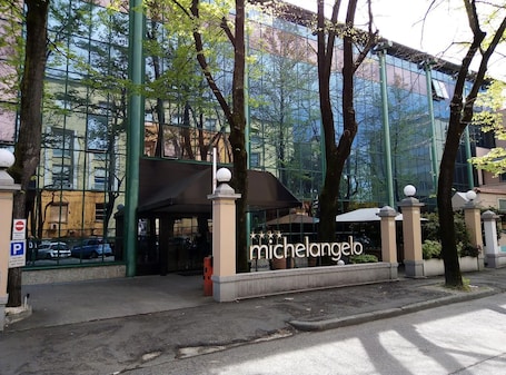 Terrace/patio. Michelangelo Hotel