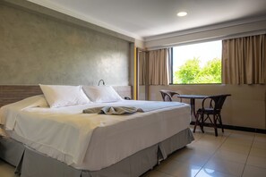 Ropa de cama de alta calidad y minibar 