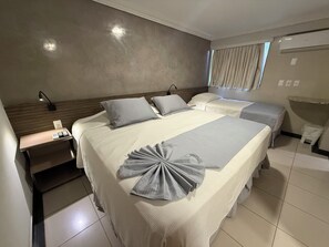 Superior kamer | Luxe beddengoed, een minibar, een kluis op de kamer