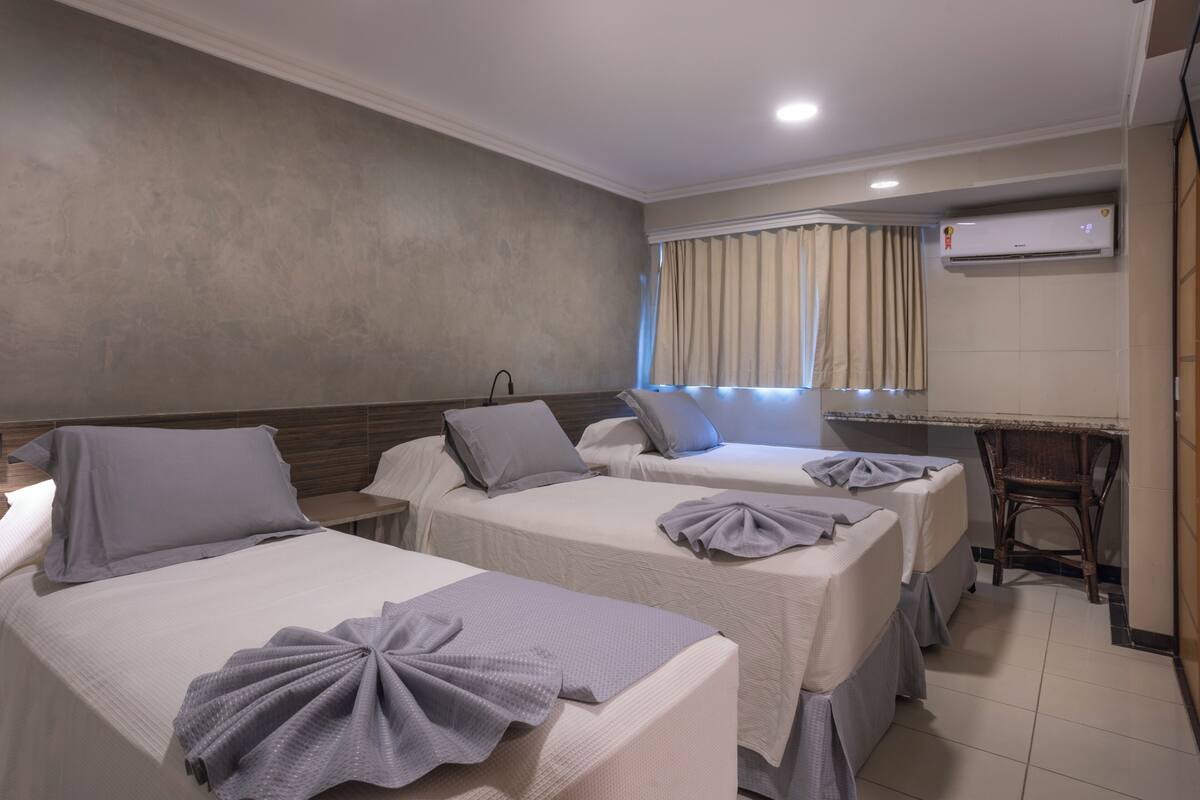 Roupas de cama premium, frigobar, cofres nos quartos, Wi-Fi de cortesia
