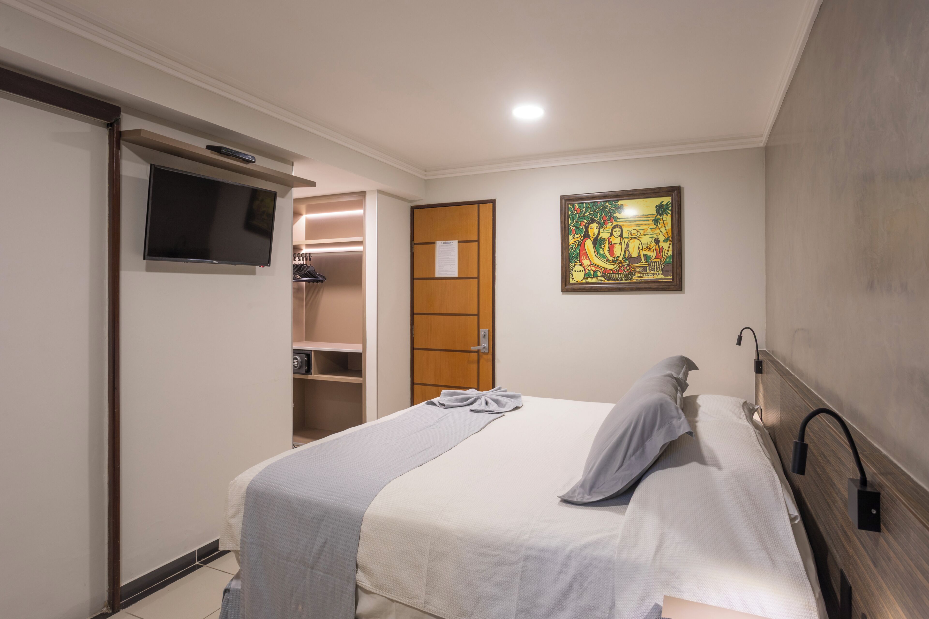 Premium bedding, minibar, in-room safe, WiFi (free)