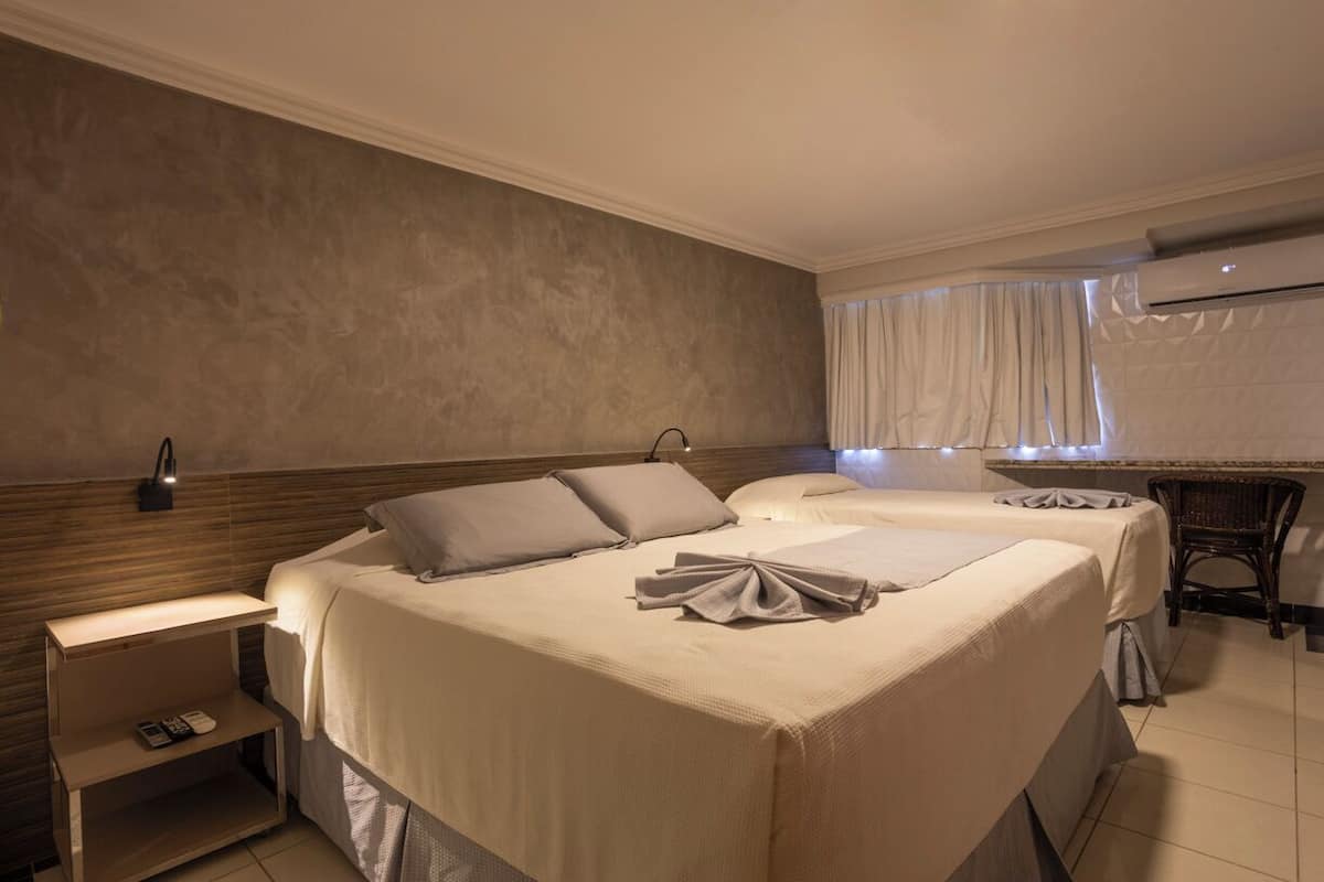 Roupas de cama premium, frigobar, cofres nos quartos, Wi-Fi de cortesia