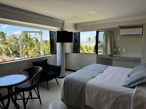 Luxo Frente Mar | Premium bedding, minibar, in-room safe, individually decorated - Atlântico Praia Hotel (João Pessoa)