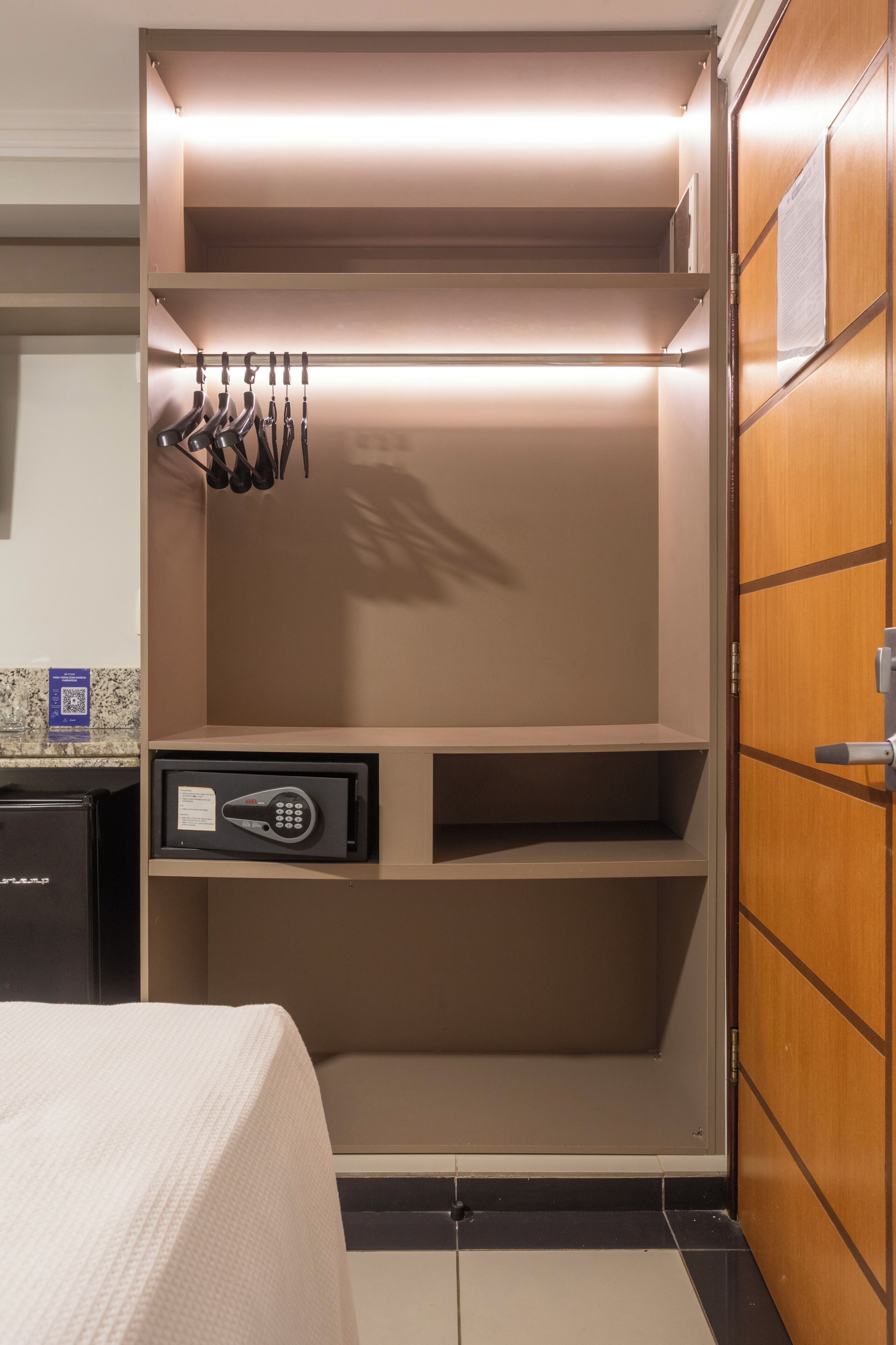 Premium bedding, minibar, in-room safe, WiFi (free)
