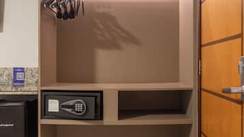 Premium bedding, minibar, in-room safe, WiFi (free)