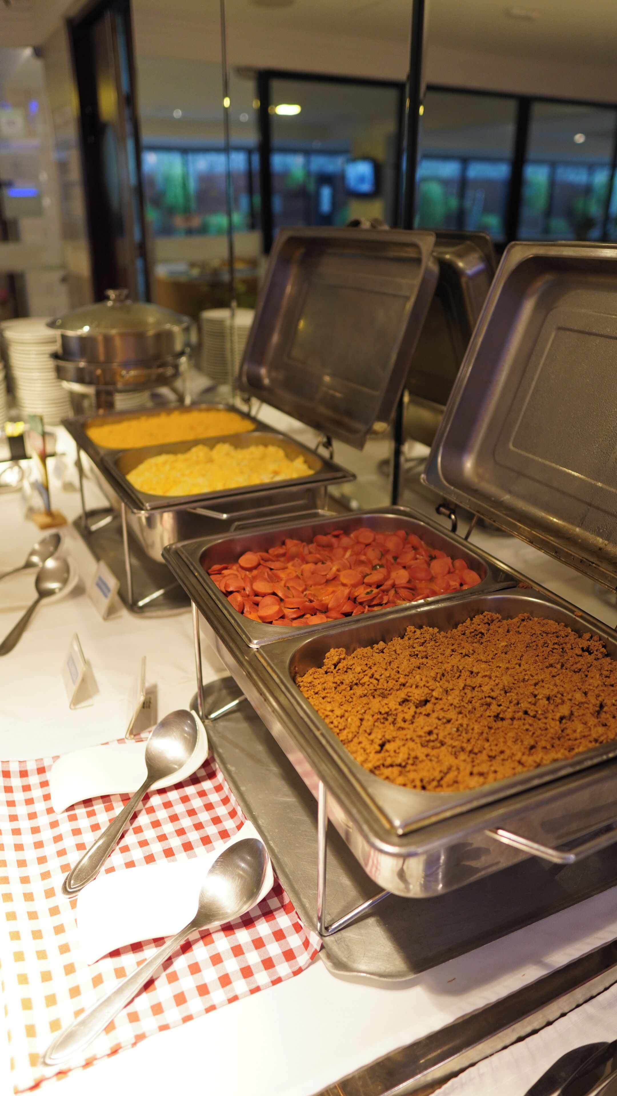 Free daily local cuisine breakfast 