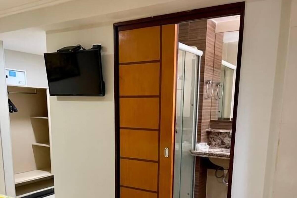 Roupas de cama premium, frigobar, cofres nos quartos, Wi-Fi de cortesia