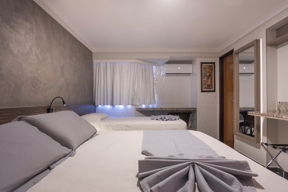 Roupas de cama premium, frigobar, cofres nos quartos, Wi-Fi de cortesia